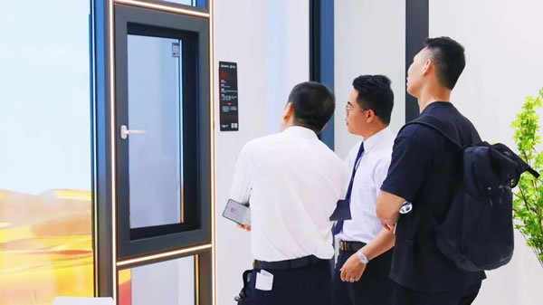 星品闪耀 展位火爆 | 轩尼斯门窗领潮深圳时尚家居设计周