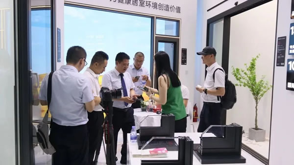 星品闪耀 展位火爆 | 轩尼斯门窗领潮深圳时尚家居设计周