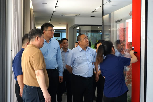 京港亚门窗 | 坚朗五金一行莅临京港亚参观交流，共谋发展