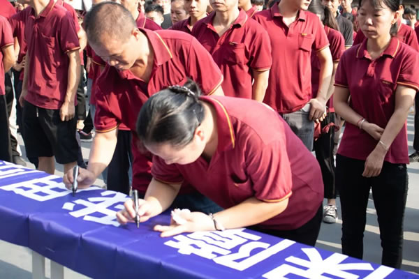 提质增效 精益求精 | 威亚森门窗总部2022年“质量升华月”启动会盛大召开！